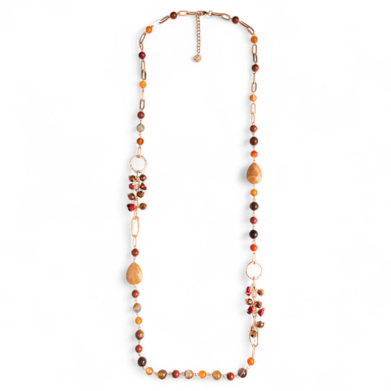Collana lunga con pietre semidure beige ed arancio