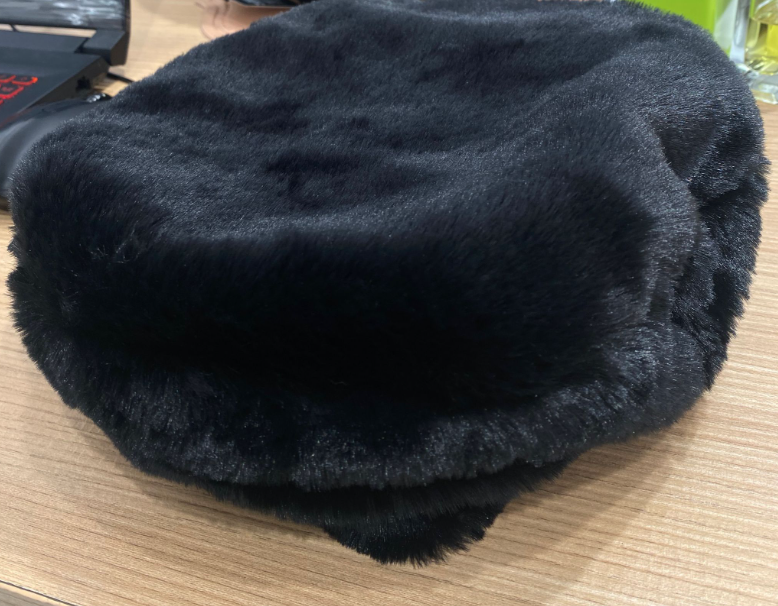 Alessandra C. cappello nero in lana