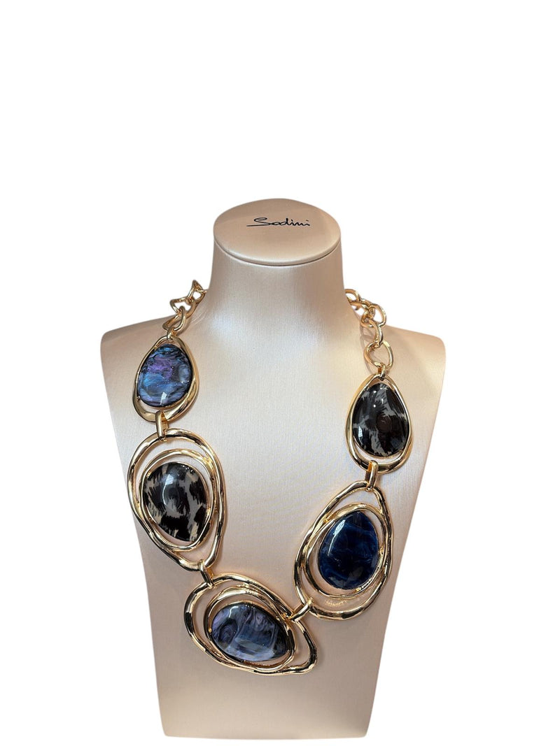 Collana girocollo a catena con inserti in acrilico tono blu marmorizzato