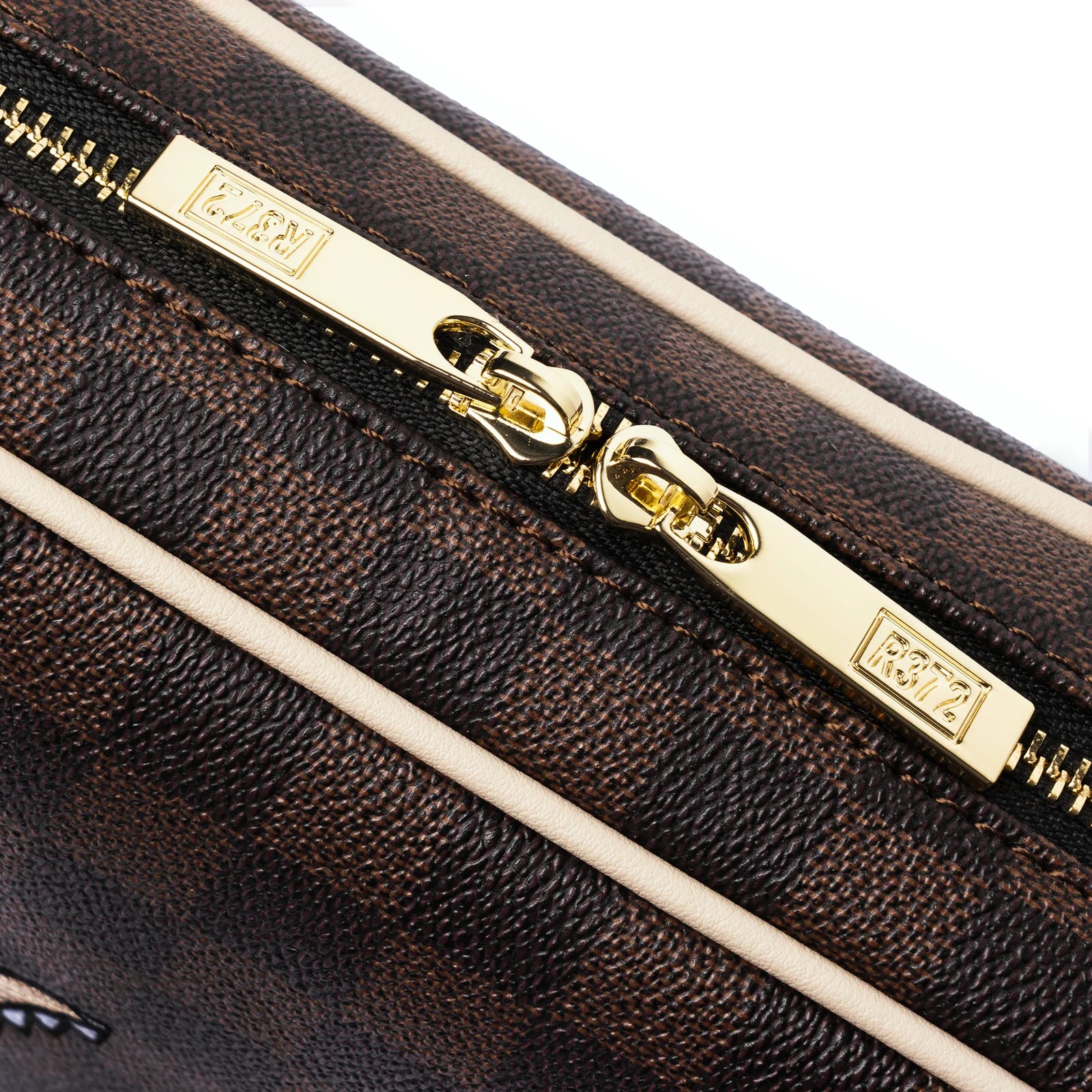 R372 Pochette a mano con tracolla P001 Marrone