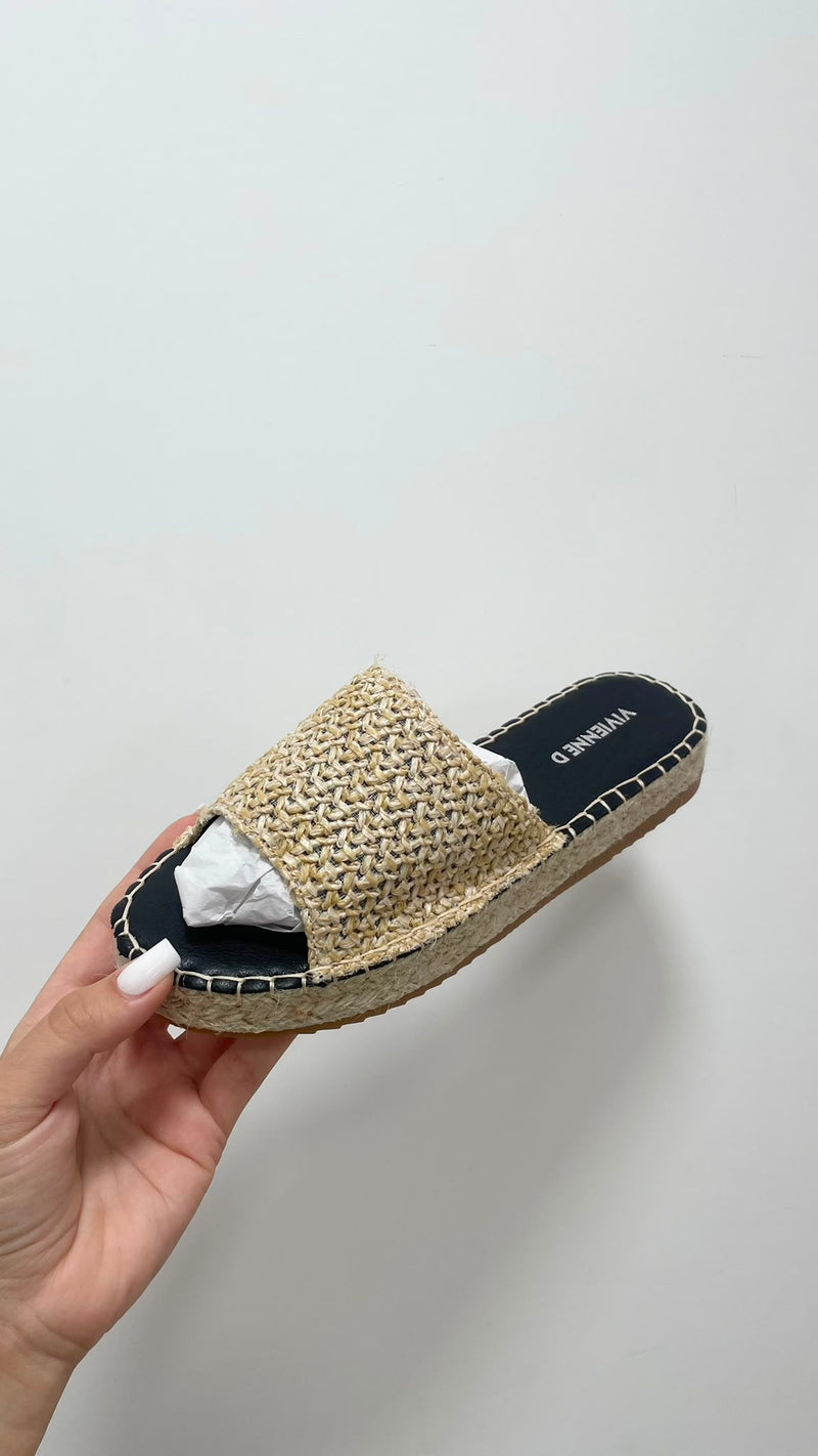 Vivienne D Ciabatte Canvas