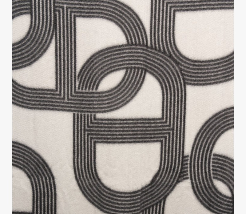 Mya Accessories Sciarpa in lana bianca con stampa geometrica nera