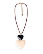 Mya Accessories Collana con laccio bronzato con pendente a doppio cuore bianco