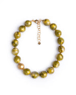 Mya Accessories Collana girocollo con sfere dalle nuances verde