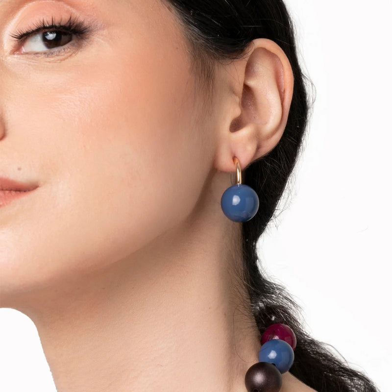 Mya Accessories Orecchini con sfera in acrilico indaco